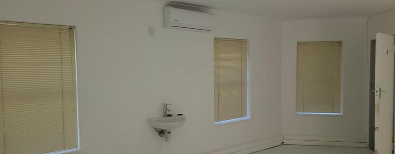 To Let Commercial Property for Rent in Vredehoek Western Cape